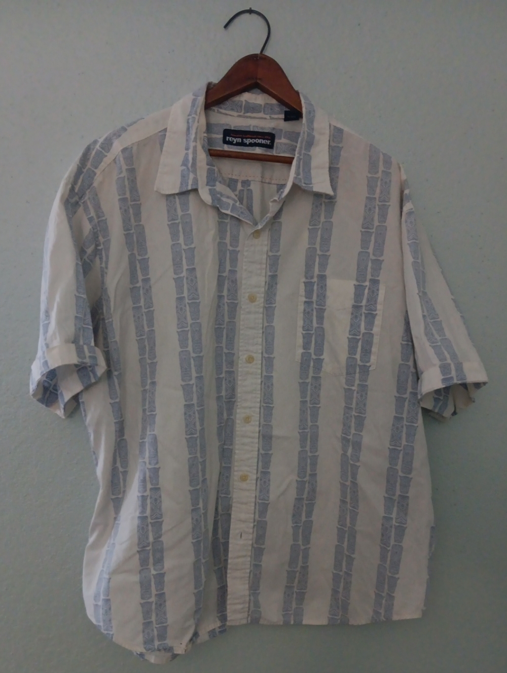 reyn spooner Short Sleeve Button-Up Shirt in White and Light Blue Tiki